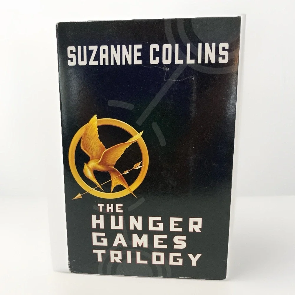 The Hunger Games Trilogy Suzaane Collins In Case Paperbacks Very Good++
